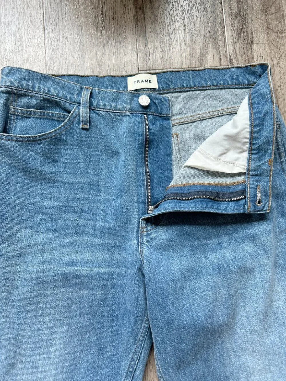 Frame True Straight Leg Jeans Riverwalk Medium Wash Size 32 LIKE NEW - Picture 6 of 10